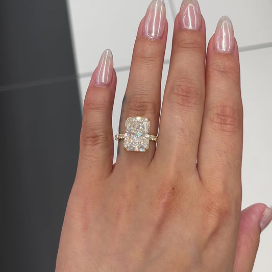 7.5 Ctw Radiant-Cut Diamond Ring in 14K Gold