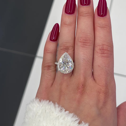 8.0 Ctw Pear-Cut Diamond Halo Ring in 14K Gold