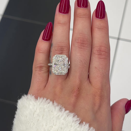 8.0 Ctw Radiant-Cut Diamond Halo Ring in 14K Gold