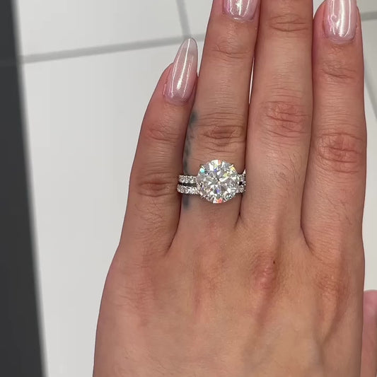 5.5 Ctw Round-Cut Diamond Ring in 14K Gold