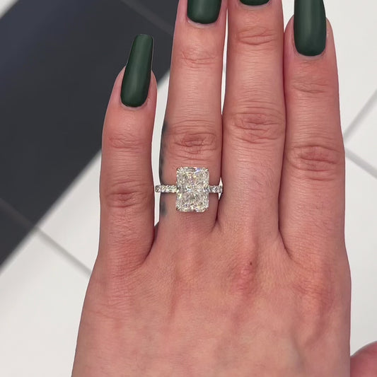 5.5 Ctw Radiant-Cut Diamond Ring in 14K Gold