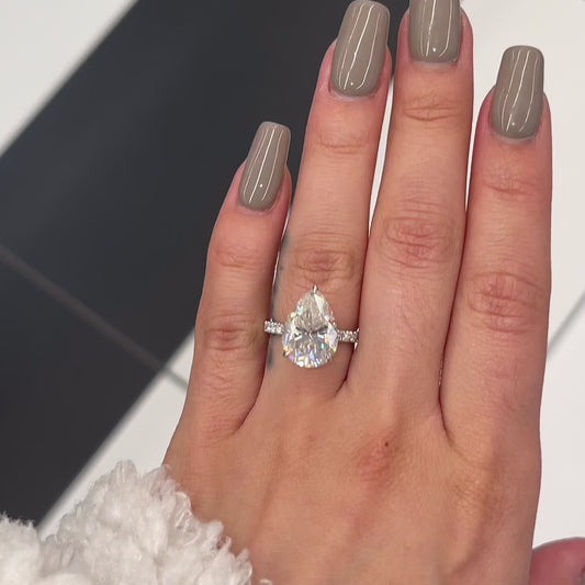 5.5 Ctw Pear-Cut Diamond Ring in 14K Gold