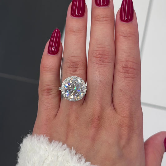 8.0 Ctw Round-Cut Diamond Halo Ring in 14K Gold