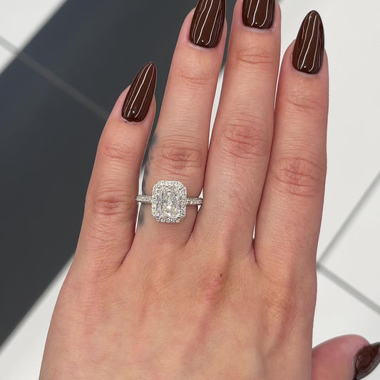 3.0 Ctw Radiant-Cut Diamond Halo Ring in 14K Gold