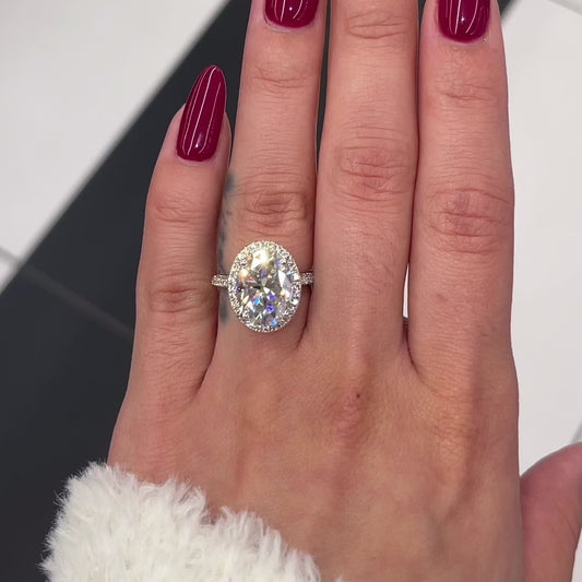 6.0 Ctw Oval-Cut Diamond Halo Ring in 14K Gold