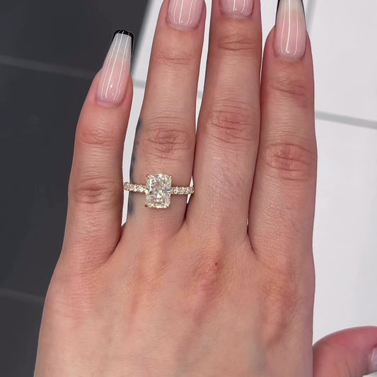 2.5 Ctw Radiant-Cut Pavé Diamond Ring in 14K Gold